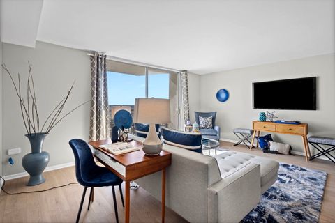 Tiny photo for 6007 N Sheridan Road #23G, Chicago, IL 60660 (MLS # 12619477)