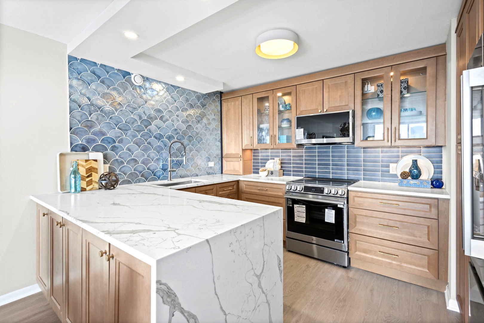 6007 N Sheridan Road 23G