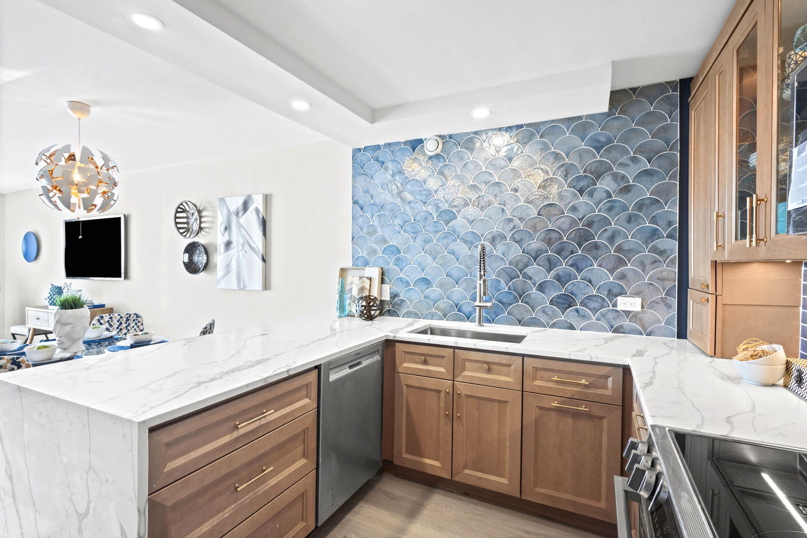 6007 N Sheridan Road 23G