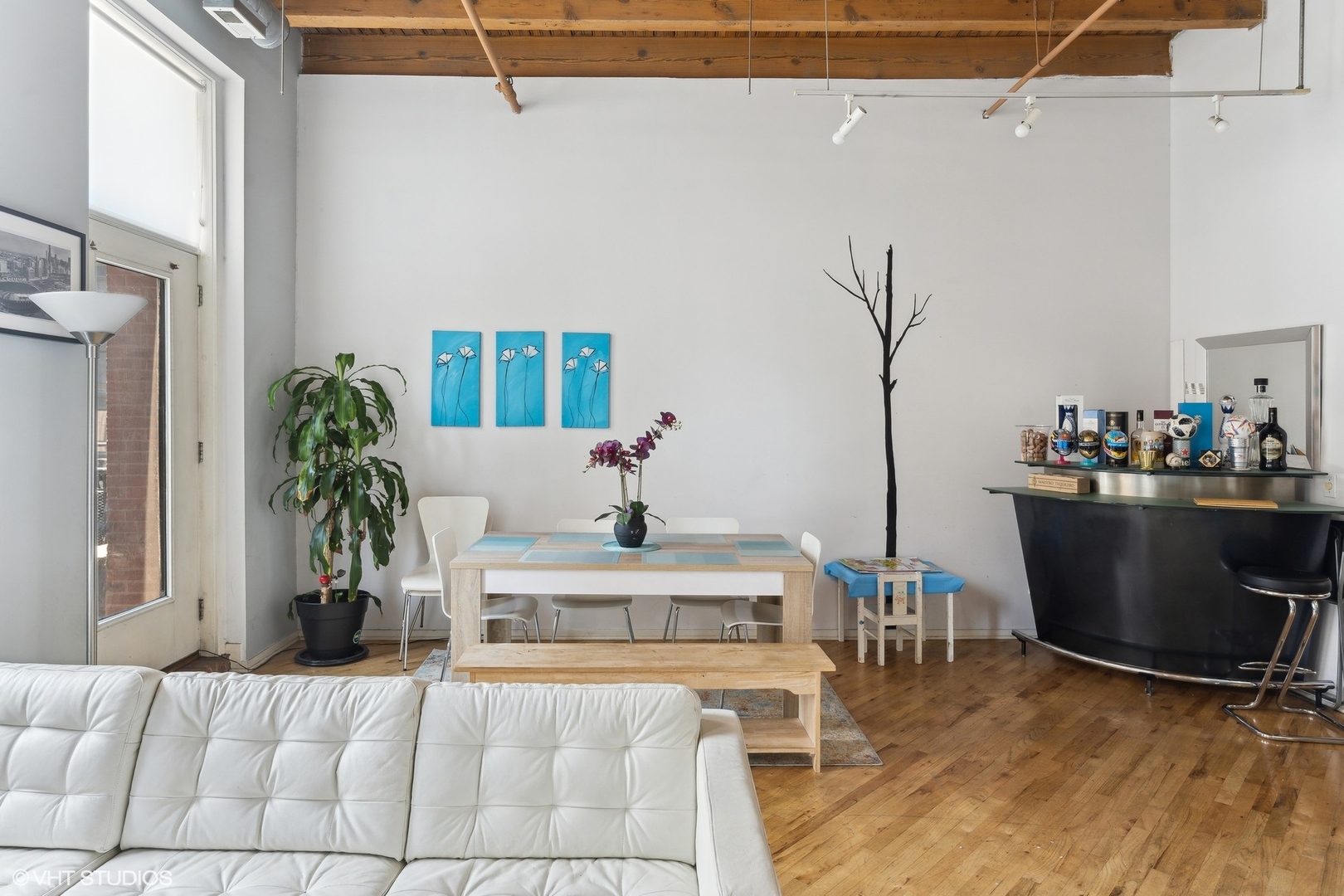 616 W Fulton Street 216
