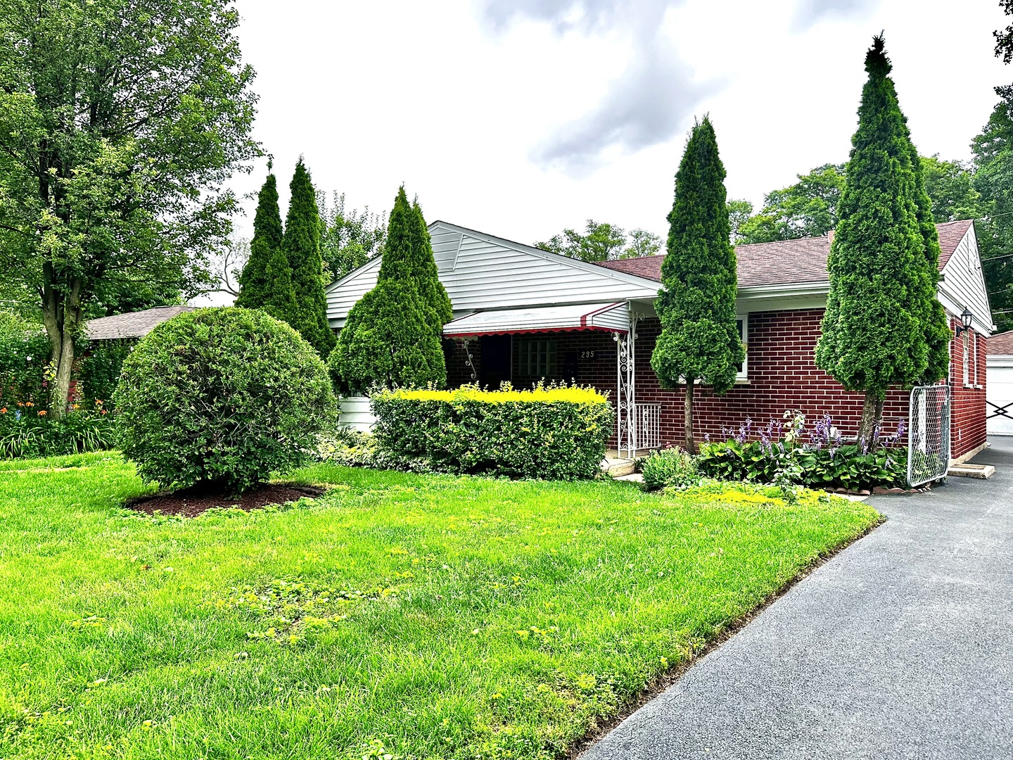 295 E Dennis Road