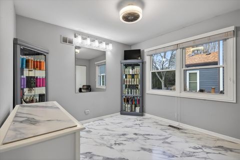 Tiny photo for 2010 N Oak Wood Drive, Arlington Heights, IL 60004 (MLS # 12544871)