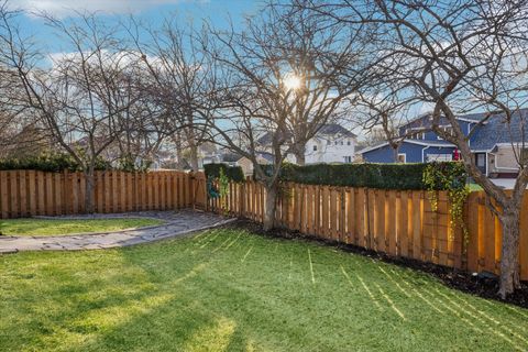 Tiny photo for 2010 N Oak Wood Drive, Arlington Heights, IL 60004 (MLS # 12544871)