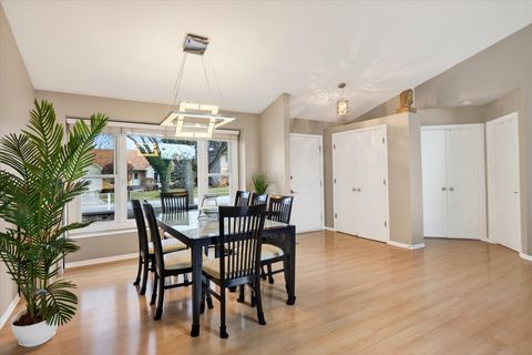 Tiny photo for 2010 N Oak Wood Drive, Arlington Heights, IL 60004 (MLS # 12544871)