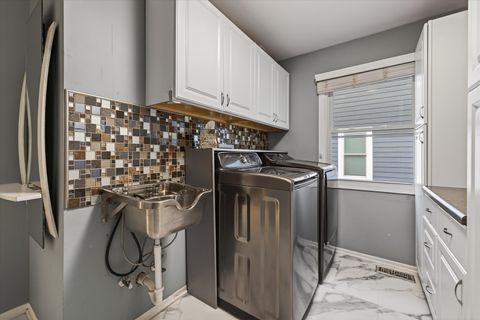 Tiny photo for 2010 N Oak Wood Drive, Arlington Heights, IL 60004 (MLS # 12544871)