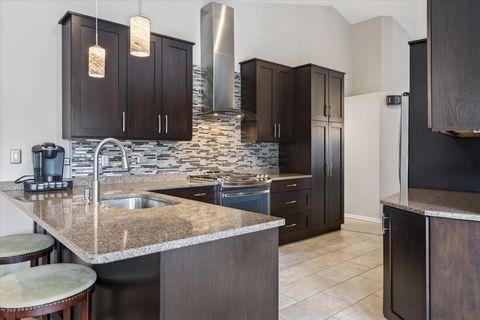 Tiny photo for 2010 N Oak Wood Drive, Arlington Heights, IL 60004 (MLS # 12544871)