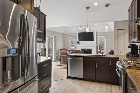 Tiny photo for 2010 N Oak Wood Drive, Arlington Heights, IL 60004 (MLS # 12544871)