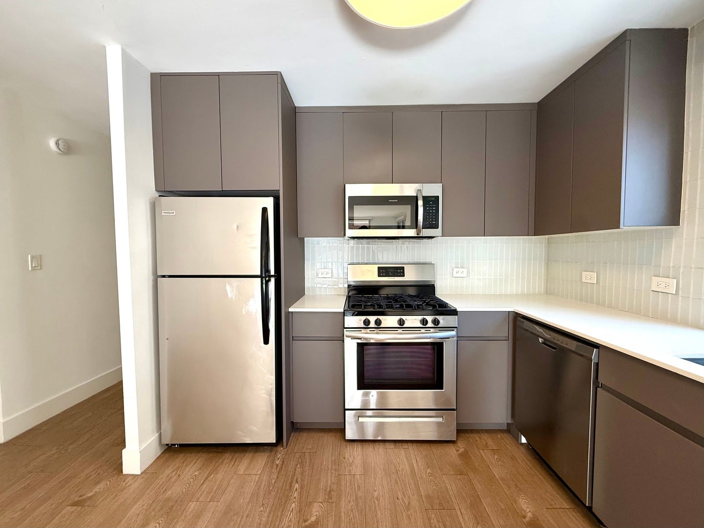 420 W Belmont Avenue 8E