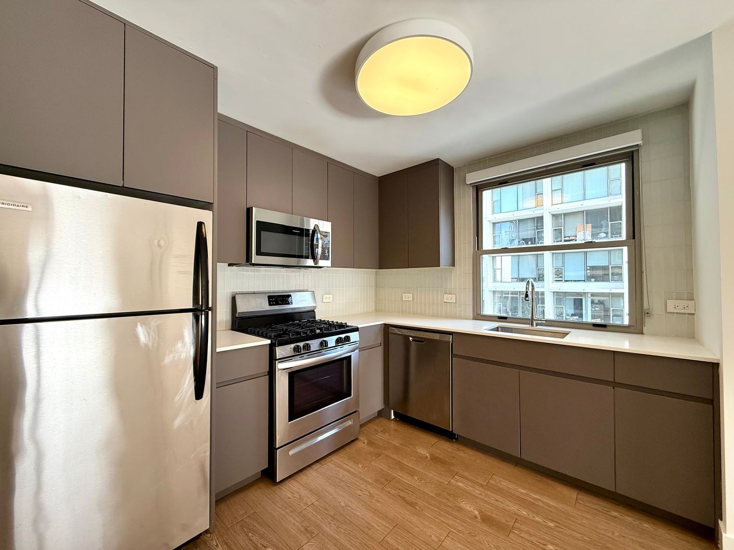 420 W Belmont Avenue 8E