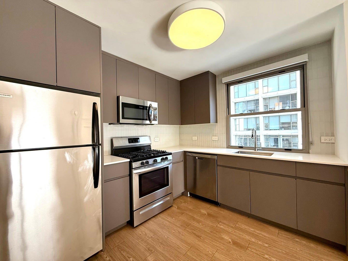 420 W Belmont Avenue 8E