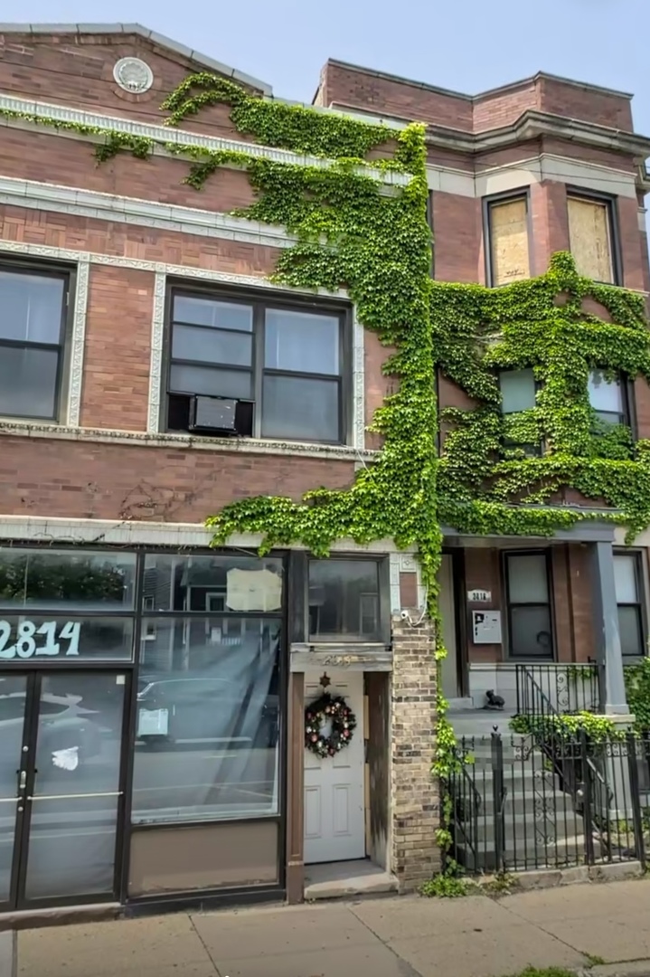2814 N Kedzie Avenue