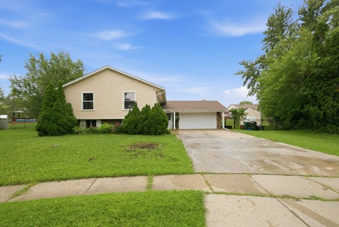 Tiny photo for 1204 Lincoln Court, Streamwood, IL 60107 (MLS # 12733759)