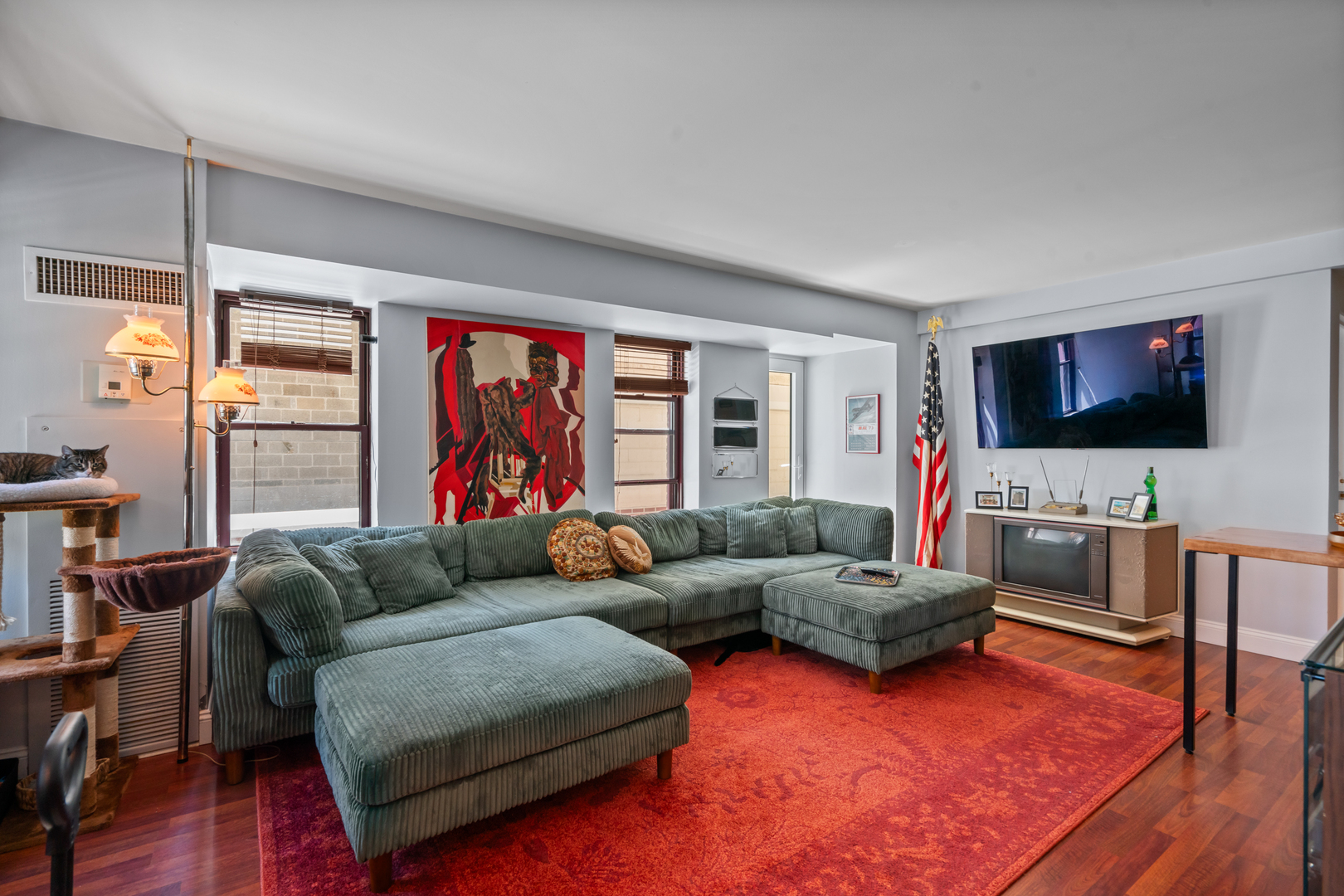 40 E 9th Street 302