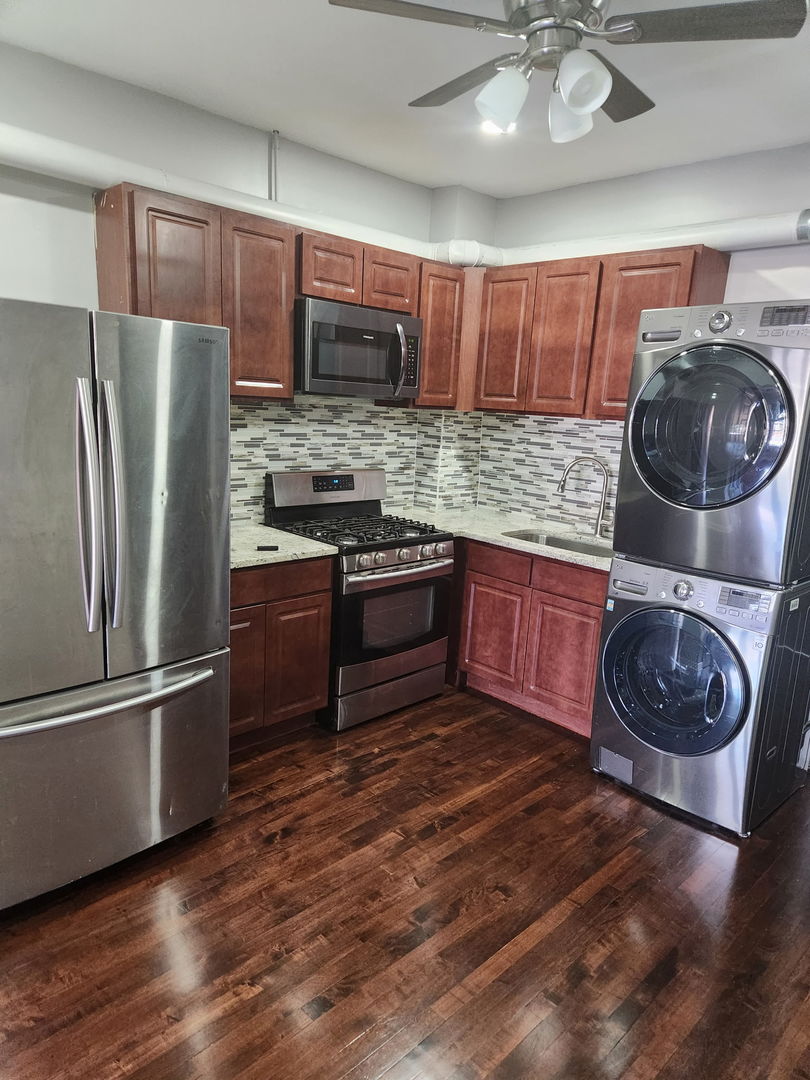 650 N Ashland Avenue 3F
