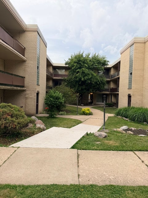 Tiny photo for 12546 Fairview Avenue #3D, Blue Island, IL 60406 (MLS # 12703569)