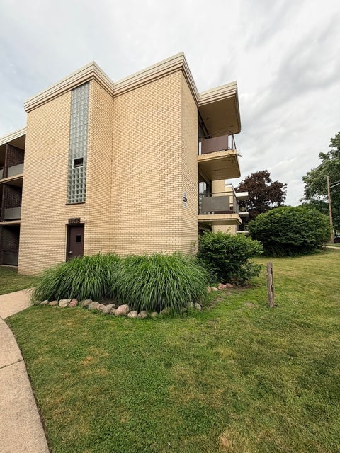 Tiny photo for 12546 Fairview Avenue #3D, Blue Island, IL 60406 (MLS # 12703569)