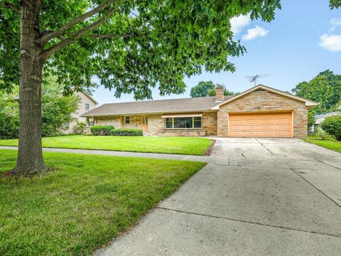 Photo of 1324 S 3rd Street, St. Charles, IL 60174 (MLS # 12737260)