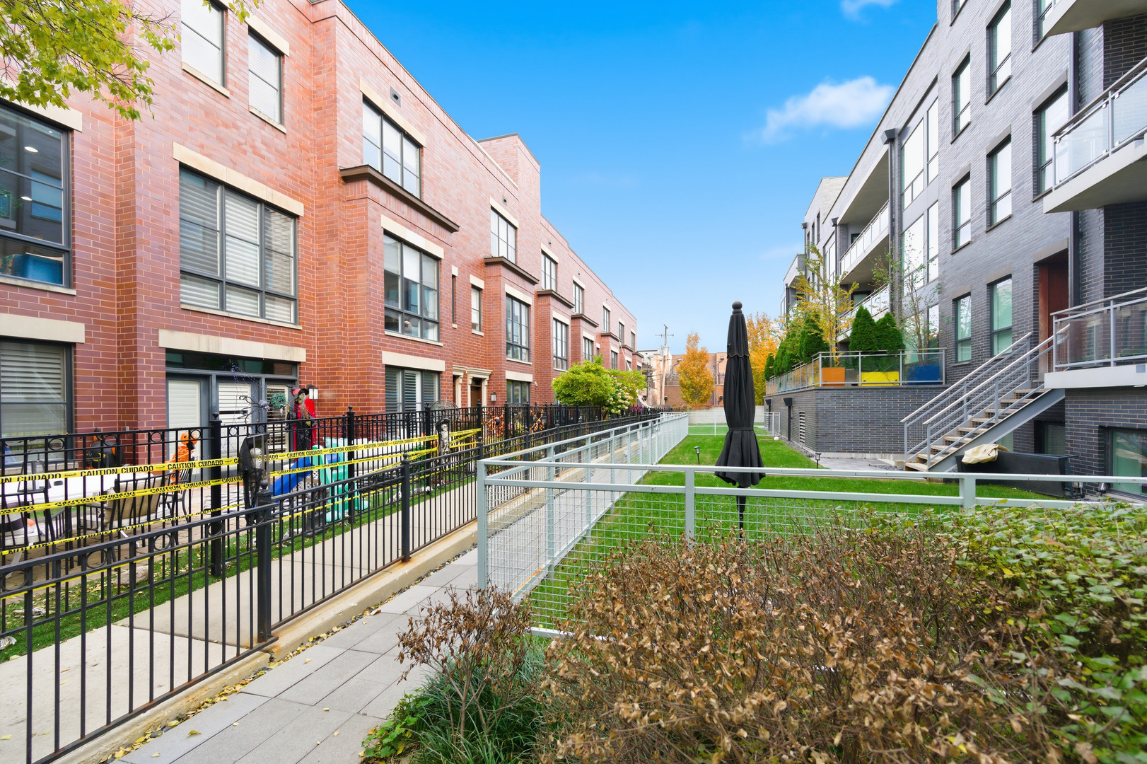 2649 N Hermitage Avenue