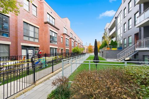 Tiny photo for 2649 N Hermitage Avenue, Chicago, IL 60614 (MLS # 12484495)