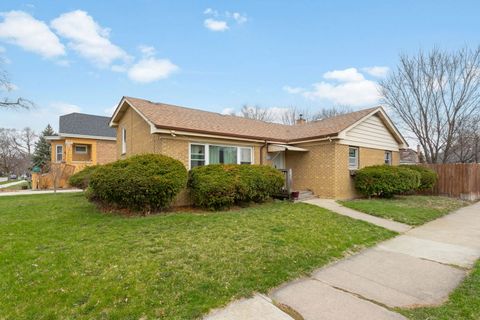 Tiny photo for 4249 Custer Avenue, Lyons, IL 60534 (MLS # 12589380)