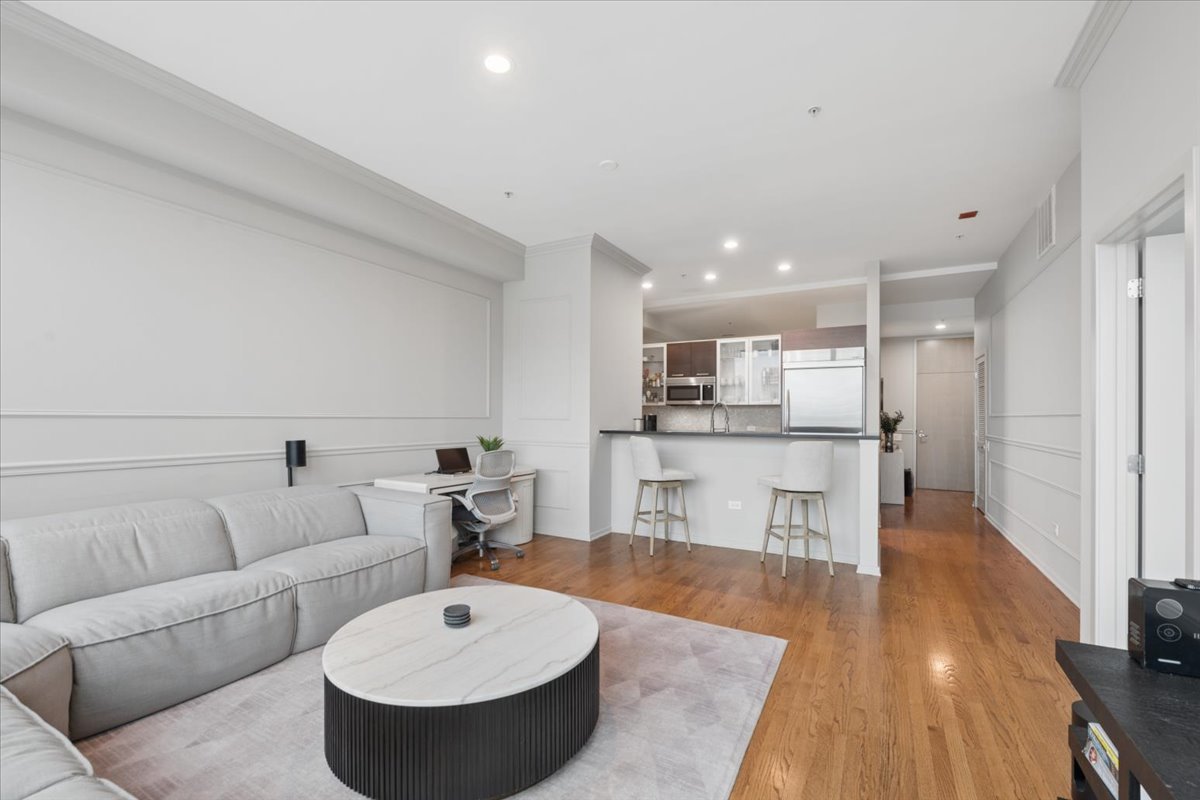 500 W Superior Street 1307