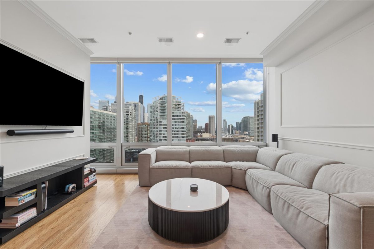 500 W Superior Street 1307