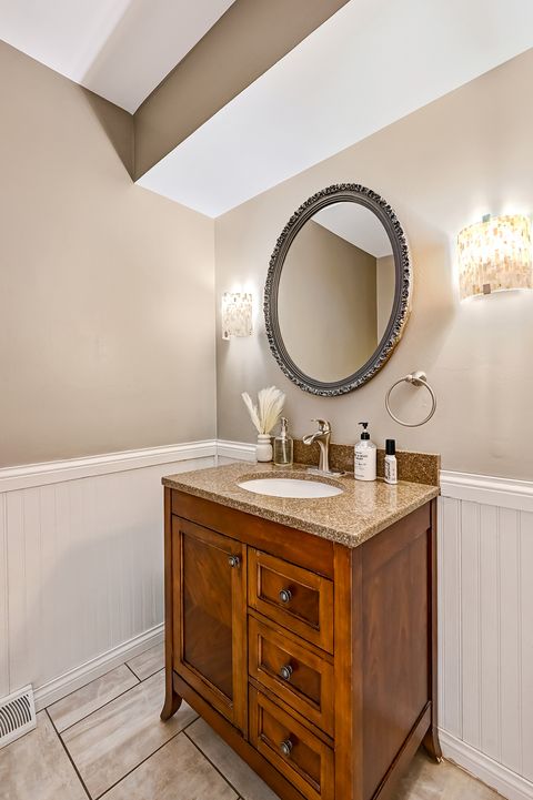 Tiny photo for 6750 County Line Lane, Burr Ridge, IL 60527 (MLS # 12516171)