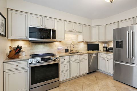 Tiny photo for 993 W Longmeadow Court #1028, Lake Barrington, IL 60010 (MLS # 12624333)