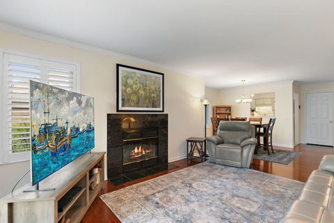 Tiny photo for 993 W Longmeadow Court #1028, Lake Barrington, IL 60010 (MLS # 12624333)