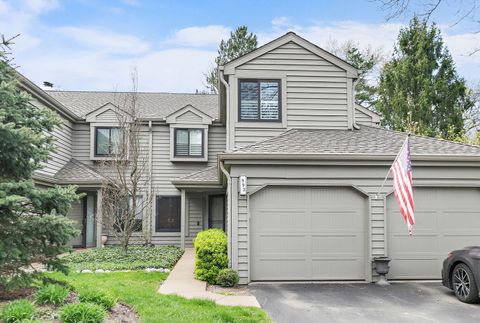 Photo of 993 W Longmeadow Court #1028, Lake Barrington, IL 60010 (MLS # 12624333)