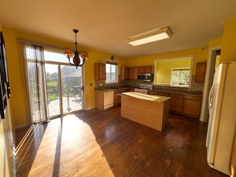 Tiny photo for 39302 N Queensbury Lane, Beach Park, IL 60083 (MLS # 12637461)