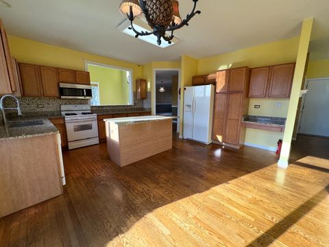 Tiny photo for 39302 N Queensbury Lane, Beach Park, IL 60083 (MLS # 12637461)