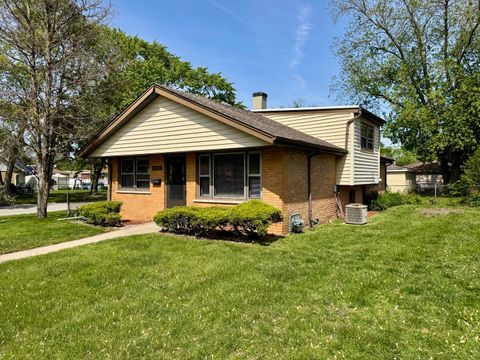 Tiny photo for 14401 Kolin Avenue, Midlothian, IL 60445 (MLS # 12547833)