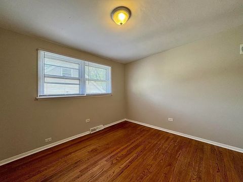 Tiny photo for 14401 Kolin Avenue, Midlothian, IL 60445 (MLS # 12547833)