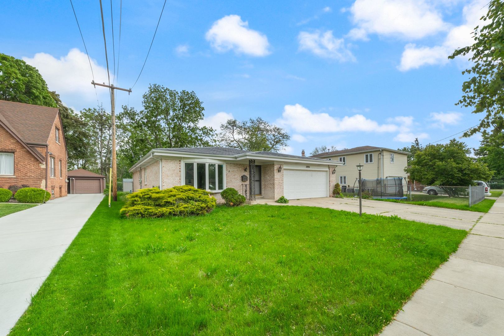 1094 E Algonquin Road