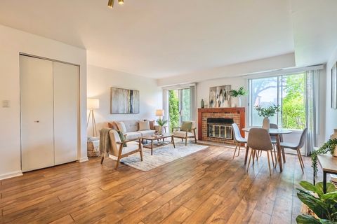 Tiny photo for 514 E Windgate Court #2D5, Arlington Heights, IL 60005 (MLS # 12618917)