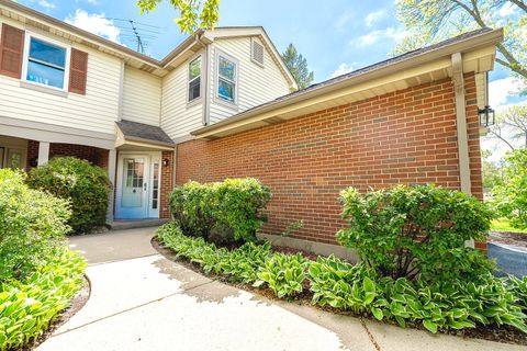 Tiny photo for 514 E Windgate Court #2D5, Arlington Heights, IL 60005 (MLS # 12618917)