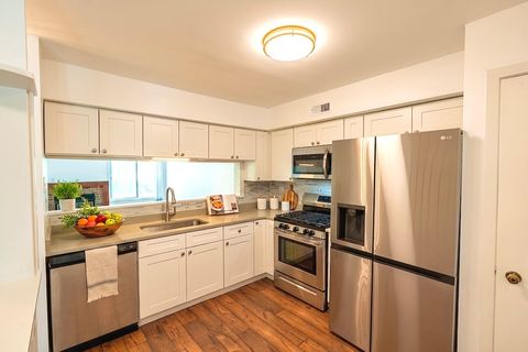 Tiny photo for 514 E Windgate Court #2D5, Arlington Heights, IL 60005 (MLS # 12618917)