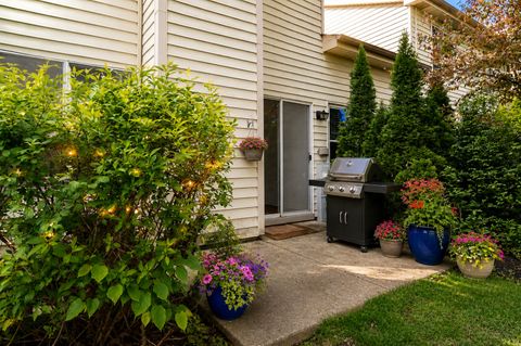 Tiny photo for 514 E Windgate Court #2D5, Arlington Heights, IL 60005 (MLS # 12618917)