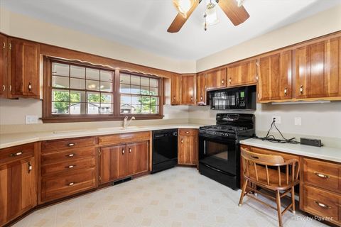 Tiny photo for 977 Lindenwood Drive, Aurora, IL 60506 (MLS # 12510885)