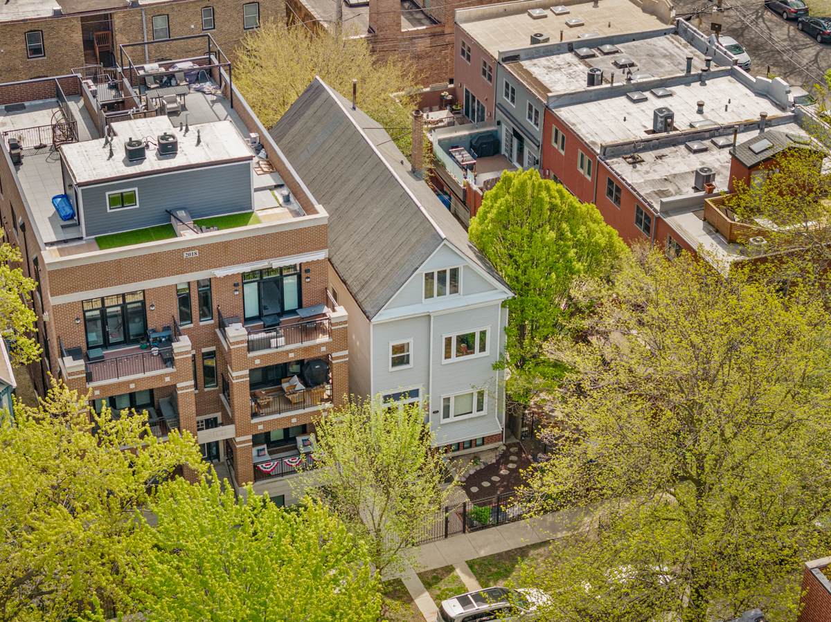 3809 N Kenmore Avenue