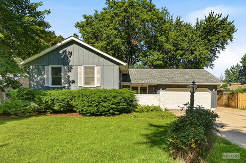 Photo of 303 Center Parkway, Yorkville, IL 60560 (MLS # 12681947)
