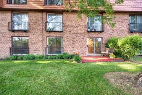 Tiny photo for 4000 Dundee Road #107, Northbrook, IL 60062 (MLS # 12683517)