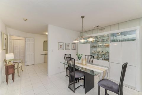 Tiny photo for 4000 Dundee Road #107, Northbrook, IL 60062 (MLS # 12683517)