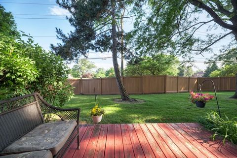 Tiny photo for 4000 Dundee Road #107, Northbrook, IL 60062 (MLS # 12683517)