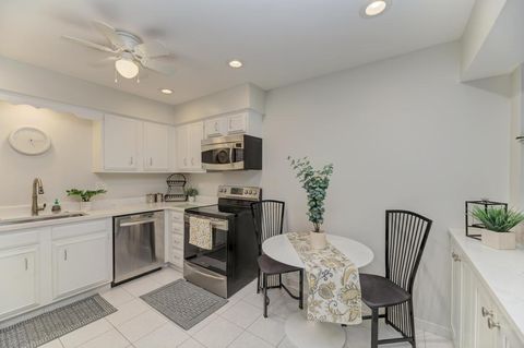 Tiny photo for 4000 Dundee Road #107, Northbrook, IL 60062 (MLS # 12683517)