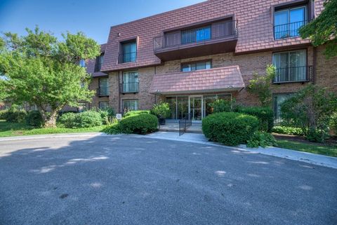 Photo of 4000 Dundee Road #107, Northbrook, IL 60062 (MLS # 12683517)