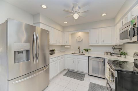 Tiny photo for 4000 Dundee Road #107, Northbrook, IL 60062 (MLS # 12683517)