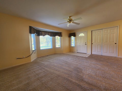 Tiny photo for 30 S Walnut Drive, North Aurora, IL 60542 (MLS # 12778338)