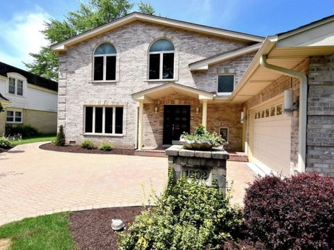 Tiny photo for 1302 S PRINCETON Avenue, Arlington Heights, IL 60005 (MLS # 12591923)